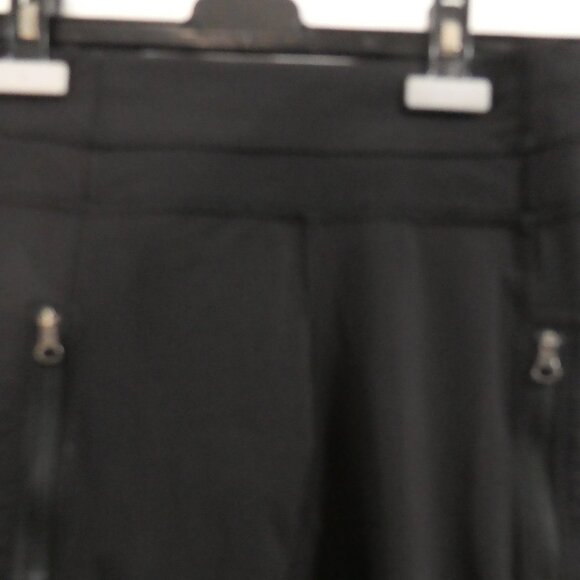 LULULEMON ATHLETICA | size 4 | Black Yoga Leggings | Mesh Panels | Zip Pockets - Picture 4 of 16